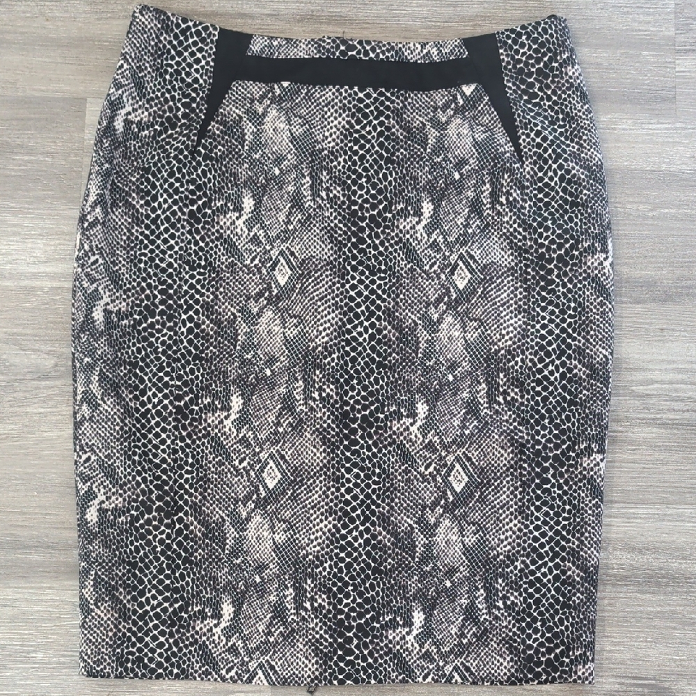 Cortefiel Elegant Snake Print Pencil Skirt